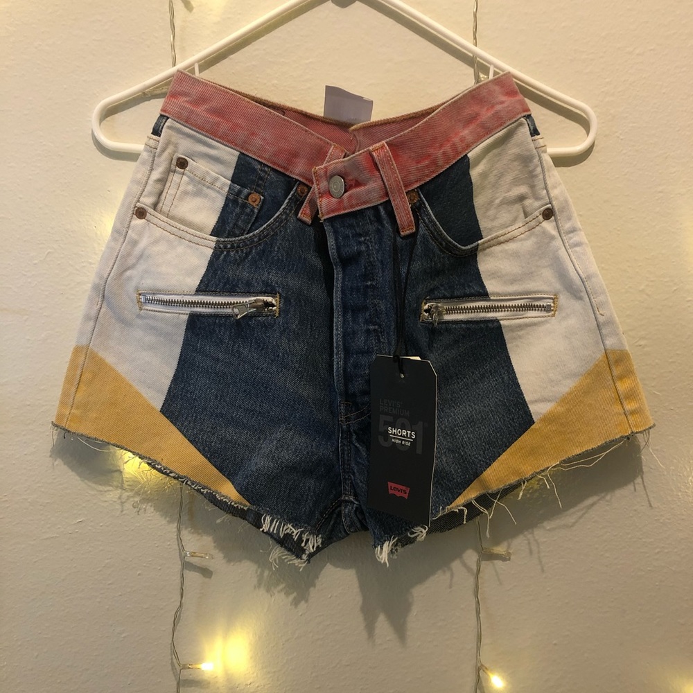 Levi’s 501 Shorts High Rise. Size 28. Unworn.
